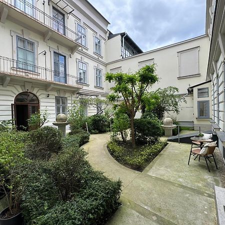 Hidden Gem With Terrace On The Andrassy Fashion Road Budapeste Exterior foto