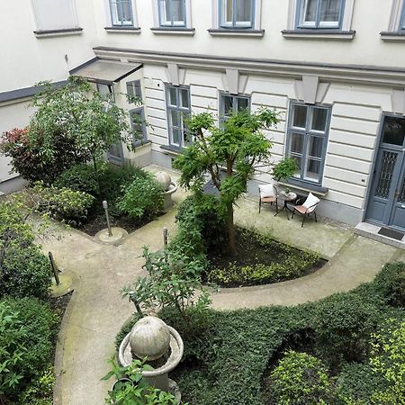 Hidden Gem With Terrace On The Andrassy Fashion Road Budapeste Exterior foto
