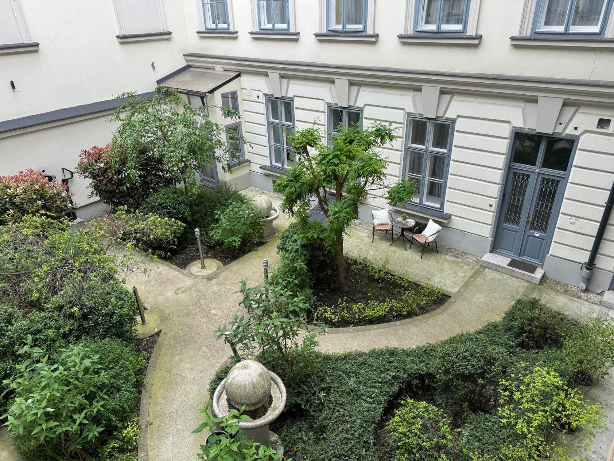 Hidden Gem With Terrace On The Andrassy Fashion Road Budapeste Exterior foto